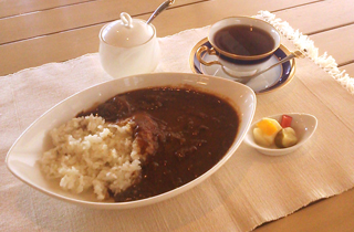 ビーフカレー　1,100円?